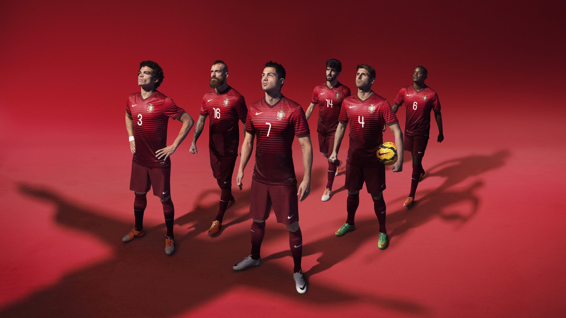 球场突发：比赛中的意外瞬间回顾，球场发生冲突